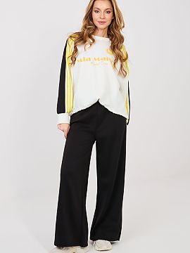 Completă Rue Paris  Setul elegant de trening într-o abordare casual este o propunere ideală pentru fiecare zi. Confortabil, dar în același timp la modă, se