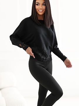 Pulover Factory Price  Elegantul pulover pentru femei cu croială de lilieci este o propunere stilată pentru femeile care apreciază combinația de confort și de