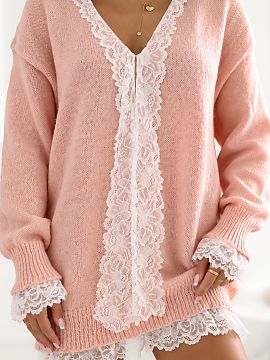 Pulover Factory Price  Un pulover elegant oversized pentru femei este o propunere pentru femeile care apreciază confortul și detaliile subtile și feminine. Croi
