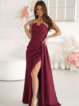 Rochie lungă Bicotone  Rochie de seară superbă în nuanța bordo, cu fermoar ascuns. Corsajul modern cu pliuri impresionante la decolteu pune în valoare frumos 
