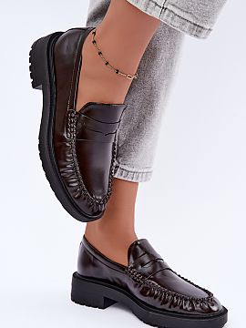 Mocasini Step in style  Mocasini damă din piele ecologică netedă sunt un model elegant cu un caracter clasic și atemporal. Finisajul simplu le conferă un aspec