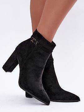 Botine cu toc Step in style  Botinele de damă din piele ecologică sunt o propunere excelentă pentru sezonul toamnă-iarnă. Modelul este plasat pe un toc tip stiletto