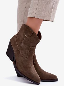 Botine cu toc Step in style  Botinele pentru femei din piele naturală sunt un model la modă inspirat de stilul cowboy, ideal pentru femeile care apreciază încălță