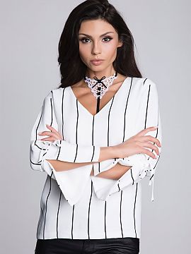   Ramiączko Model Collet White - Julimex  Julimex   Curelușă de sutien exclusivă din colecția limitată Lady Boss. Atașat la sutienul tău preferat și fixat la gât arată ca un guler d