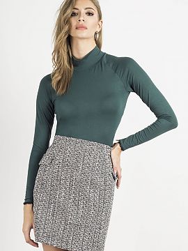 Fustă IVON  Fustă mini din țesătură fermecătoare. Fermoar acoperit la spate pentru a fi îmbrăcat ușor. Tăietură ușor trapezoidală. Buzunare 