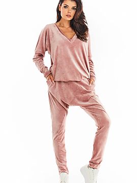 Pantaloni de trening awama  Pantaloni cu croială redusă, picioare drepte, fără cordon la capăt. Fabricat din catifea foarte frumoasă și caldă. Disponibil în 4 