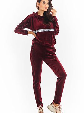 Pantaloni de trening awama  Pantaloni cu buzunare în față, confecționați din catifea plăcută și caldă. Au o talie elastică și picioare ușor conice, datorit�
