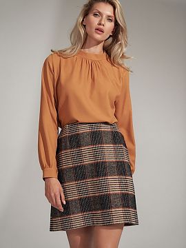 Fustă scurtă Figl  Fustă mini trapez în carouri cu dantele în față și la spate, fără buzunare, fermoar ascuns la spate, fără căptușeală.