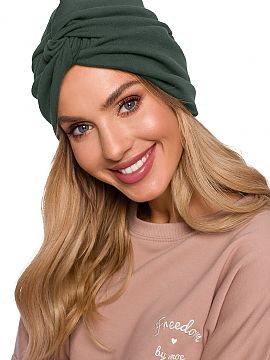 Şapcă Moe  O șapcă ușoară tricotată cu o țesătură caracteristică de turban este un accesoriu perfect pentru fiecare ținută de zi cu zi, atâ