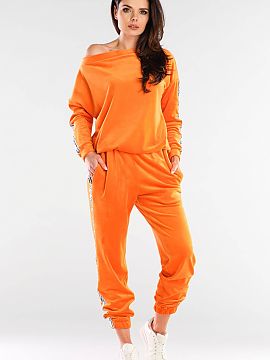 Pantaloni de trening awama  Fabricat din catifea moale și elastică. Pantalonii au o talie elastică pentru o potrivire perfectă. Pantalonii sunt prevăzuți cu șnur