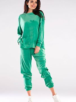 Pantaloni de trening awama  Pantaloni confecționați din catifea moale, elastică și plăcută la atingere. O bandă elastică în talie asigură o potrivire perfect�