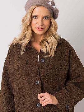 Beretă AT  Beretă de culoare bej închis decorată cu cristale. .
 Compoziția materialului: 41,4% nailon, 40,9% acrilic, 9,2% poliester, 8,5% păr d
