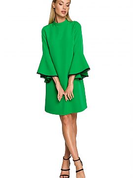 Rochie de zi Moe  Rochia trapez, sau în linie A, nu numai că adaugă un farmec de fată, dar ajută și la ascunderea defectelor siluetei. Am avut grijă de