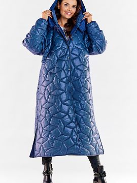 Palton awama  Palton lung, matlasat, cu glugă. Are un tiv evazat, manșete cu nervuri și închidere cu butonieră. Paltonul are o crăpătură de la gen