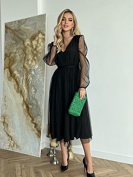 Rochie de seară Bicotone  Rochie midi cu fustă stratificată ușor evazată, împodobită cu plasă de brocart. Partea de sus a creației este încrețită, cu mâne
