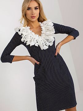 Cocktail rochie Lakerta  Rochie cu croială creion cu mâneci 3/4, cu fermoar. Rochie din țesătură de mazăre cu dantelă decorativă în față. Ideal pentru mul