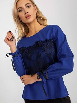 Bluză Lakerta  O bluză formală cu mâneci lungi, dantelă decorativă și legătură. Perfect pentru multe ocazii.