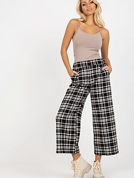 Pantaloni de damă Lakerta  Pantaloni de damă din țesătură în carouri, cu fermoar ascuns. Buzunare laterale. Ideal pentru multe ocazii.
