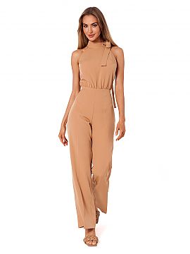 Salopetă Moe  Costum pantalon elegant cu decolteu halter și cravată izbitoare în jurul gâtului. Costumul are o închidere cu fermoar acoperit, cu buzu