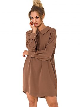 Rochie de zi Moe  Rochie tunică cu guler și decolteu la spate decorat cu un lanț. Rochie cu mânecă lungă și croială largă.