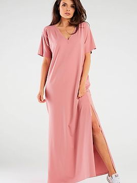 Rochie de zi Infinite You  Rochie extrem de feminină, cu mâneci scurte. Forma banală a fost spartă de fantele de pe laterale. Concepută pentru femeile cărora le 