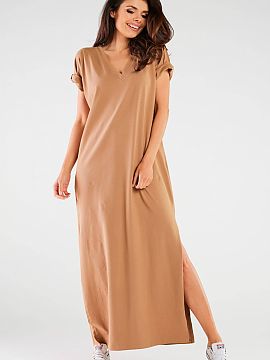 Rochie de zi Infinite You  Rochie extrem de feminină, cu mâneci scurte. Forma banală a fost spartă de fantele de pe laterale. Concepută pentru femeile cărora le 
