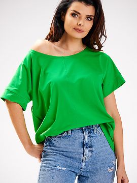 Bluză Infinite You  Tricou larg cu decolteu adânc. Un decolteu barcă ce poate fi tras peste un umăr pentru a crea o varietate de stiluri. Fabricat în Poloni