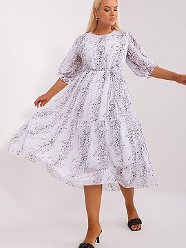 Rochie marime plus Lakerta  Rochie plus size cu mâneci 3/4 și decolteu rotund. Rochia este căptușită și are o cravată în talie. O propunere ideală pentru multe