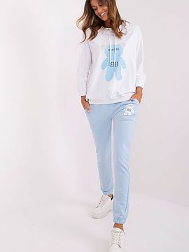 Completă Relevance  Set de trening format dintr-un tricou și pantaloni. Hanorac cu mânecă lungă și decolteu rotund. Imprimeu decorativ cu ursuleți de plu�