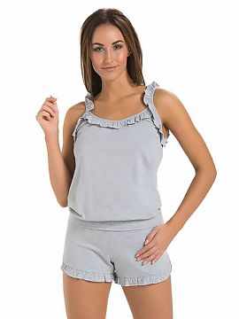 Pijama Teyli  Tricoul și pantalonii scurți sunt confecționați din vâscoză, care respiră și nu se decolorează, păstrându-și mereu aceeași form