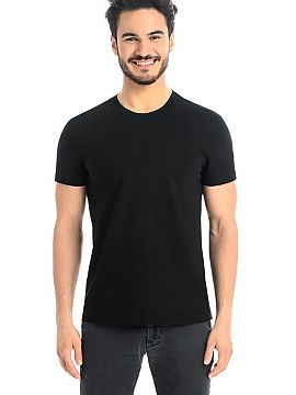 Tricou Teyli  Tricou pentru bărbați în negru. Tricoul are o croială dreaptă clasică, care aderă ușor la silueta masculină. Compoziția de înalt�