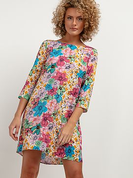 Rochie de zi Tessita  O rochie simplă, cu modele interesante, din țesătură de viscoză. Prezintă un pliu la spate și mâneci drepte până la cot. Rochia ar