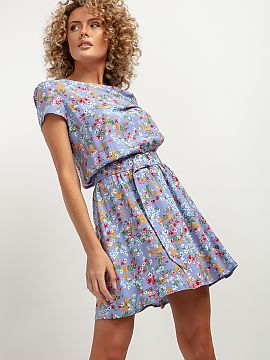 Rochie de zi Tessita  Rochia frumoasă este o opțiune excelentă atât pentru stilul elegant, cât și pentru cel de zi cu zi. Partea de sus a rochiei are o croi