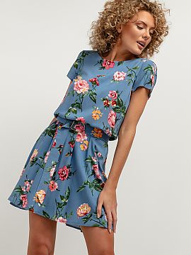 Rochie de zi Tessita  Rochia frumoasă este o opțiune excelentă atât pentru stilul elegant, cât și pentru cel de zi cu zi. Partea de sus a rochiei are o croi