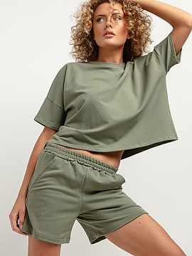 Bluză Tessita  Bluza noastră cu mânecă scurtă se va potrivi de minune cu ținutele urbane. Inspirată din moda de stradă, bluza are o croială largă,