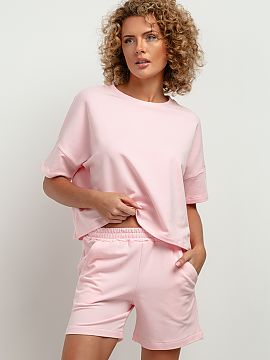 Bluză Tessita  Bluza noastră cu mânecă scurtă se va potrivi de minune cu ținutele urbane. Inspirată din moda de stradă, bluza are o croială largă,