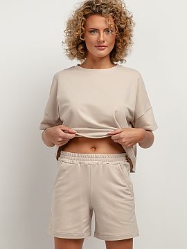 Bluză Tessita  Bluza noastră cu mânecă scurtă se va potrivi de minune cu ținutele urbane. Inspirată din moda de stradă, bluza are o croială largă,