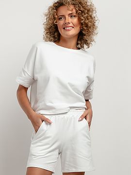 Bluză Tessita  Bluza noastră cu mânecă scurtă se va potrivi de minune cu ținutele urbane. Inspirată din moda de stradă, bluza are o croială largă,