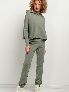 Pantaloni de trening Tessita  Pantalonii de trening jogger, cusuți din tricot de trening, sunt un MUST-HAVE pentru această perioadă a anului. Modelul are o croială cl