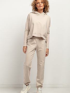 Pantaloni de trening Tessita  Pantalonii de trening jogger, cusuți din tricot de trening, sunt un MUST-HAVE pentru această perioadă a anului. Modelul are o croială cl