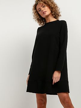 Rochie de zi Tessita  Rochia tricotată până la genunchi, cu croială trapez, este o opțiune excelentă pentru sezonul de toamnă. Finisajele îngrijite, decol