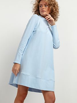 Rochie de zi Tessita  Rochia tricotată până la genunchi, cu croială trapez, este o opțiune excelentă pentru sezonul de toamnă. Finisajele îngrijite, decol