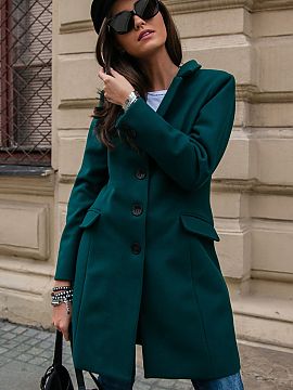 Palton Roco Fashion  Palton cu un singur nasture și croială ajustată. Închidere cu trei nasturi și guler clasic. Are o căptușeală, buzunare practice și 