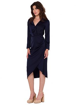 Rochie elegantă Makover  Această rochie fermecătoare din satin impresionează prin eleganță și originalitate. Decolteul suprapus, împreună cu gulerul, creeaz�