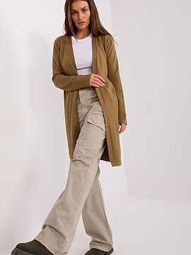 Cardigan AT  Acest cardigan pentru femei este alegerea perfectă pentru ocazii informale, de zi cu zi. Confecționat din bumbac moale, oferă o potrivire